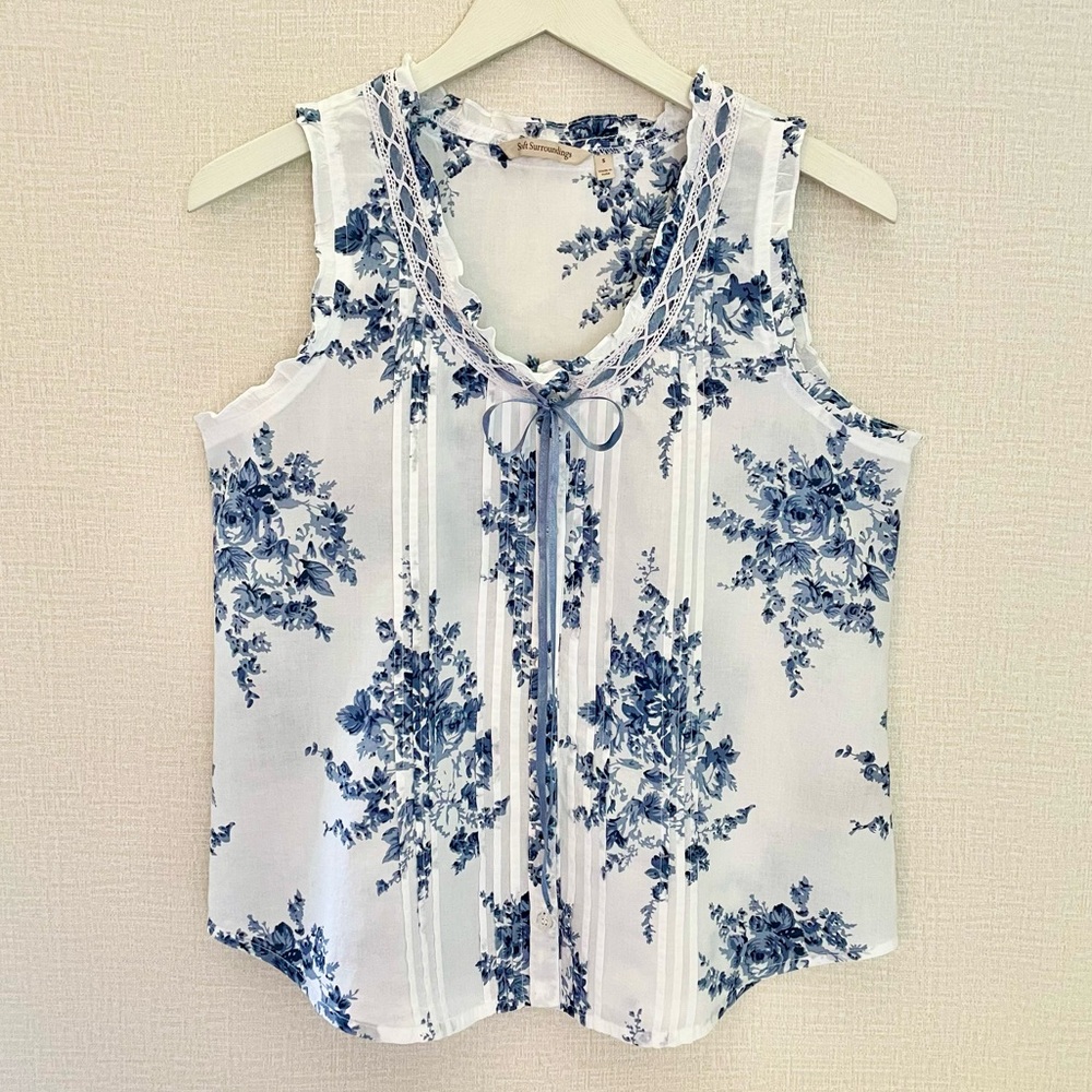 Soft Surroundings White with Blue Cotton Floral Women's Pajama Sleep Top, Small